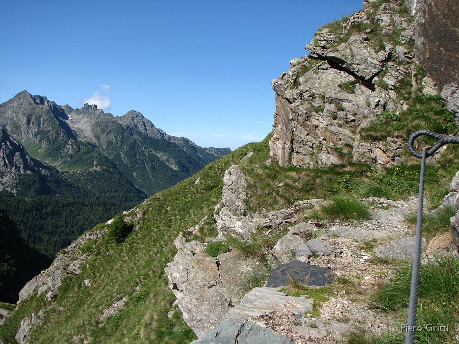 Masoni 017.jpg - Dal Lago del Diavolo sul sentiero-variante per il Passo di Venina, seguendo l'acquedotto